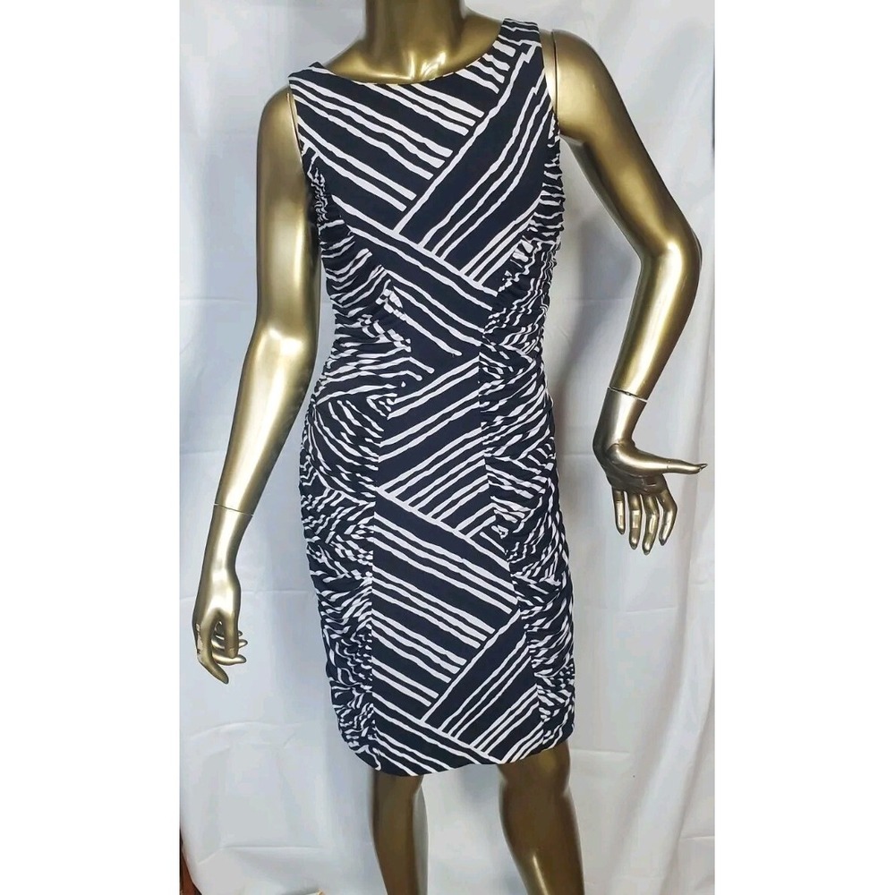 Calvin Klein Women's Fitted Waist Body Con , Sz 2, Black & White, Lined‎
